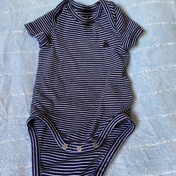 Gap baby boy  onesie with  two pants - Picture 4 of 7